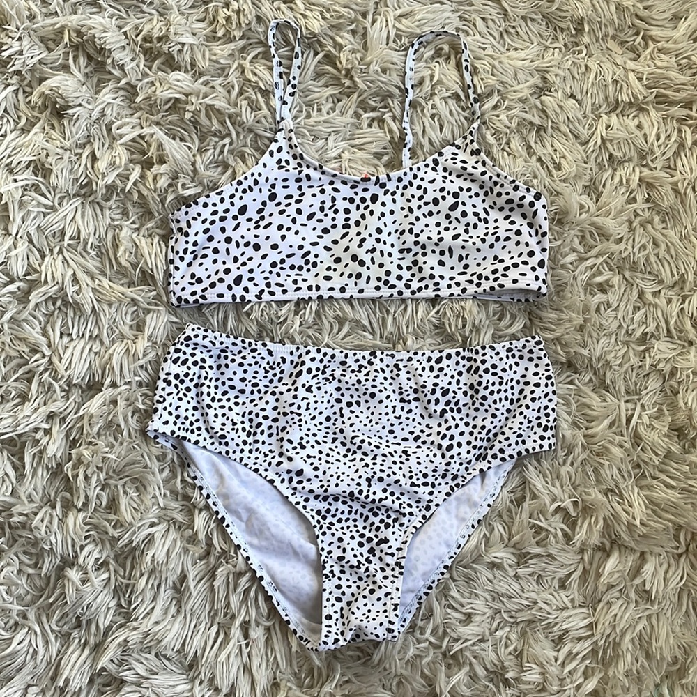This is a shein swimsuit it is a size small.